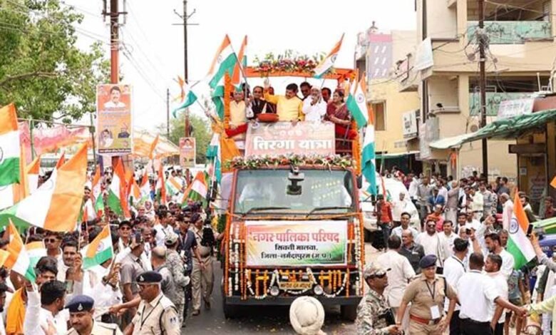 सिवनी मालवा में भारत के वीर सैनिकों के सम्मान में निकली तिरंगा यात्रा 1 KSHITITECH yatra KSHITITECH