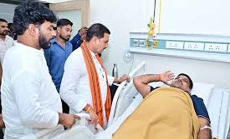 दुर्ग शहर विधायक गजेंद्र यादव हुए घायल, अस्पताल में भर्ती 1 KSHITITECH 1 410 KSHITITECH