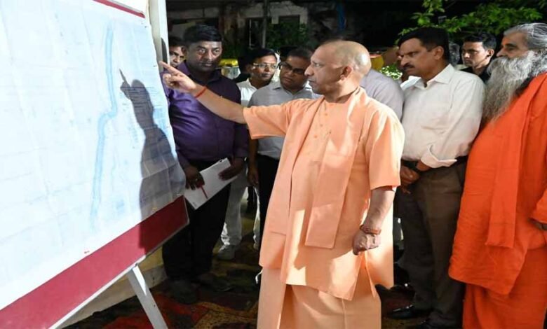 सीएम योगी निकले गोरखपुर की सड़कों पर, निर्माण कार्यों का लिया जायजा 1 KSHITITECH 1 777 KSHITITECH