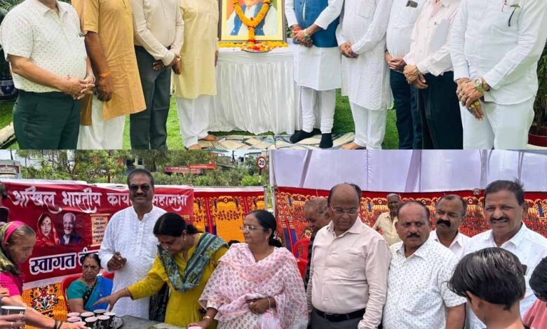 कैलाश नारायण सारंग की जयंती पर रोशनपुरा चौराहे पर शरबत वितरण 1 KSHITITECH 1 85 KSHITITECH