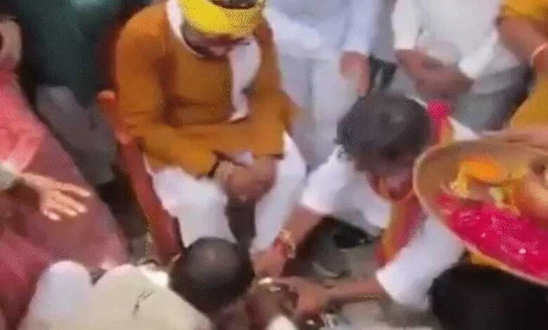 छिंदवाड़ा : सांसद विवेक बंटी साहू के पैर पखारने का VIDEO वायरल, कांग्रेस ने साधा निशाना 1 KSHITITECH 10A 35 1 KSHITITECH
