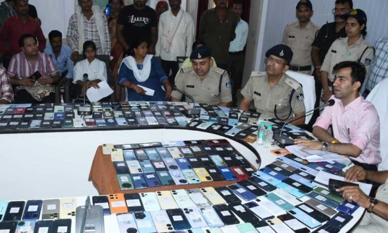 विदिशा पुलिस ने मिशन मोबाइल रिकवरी अभियान के तहत 1.05 करोड़ के 527 मोबाइल पकड़े 1 KSHITITECH 10A 92 KSHITITECH
