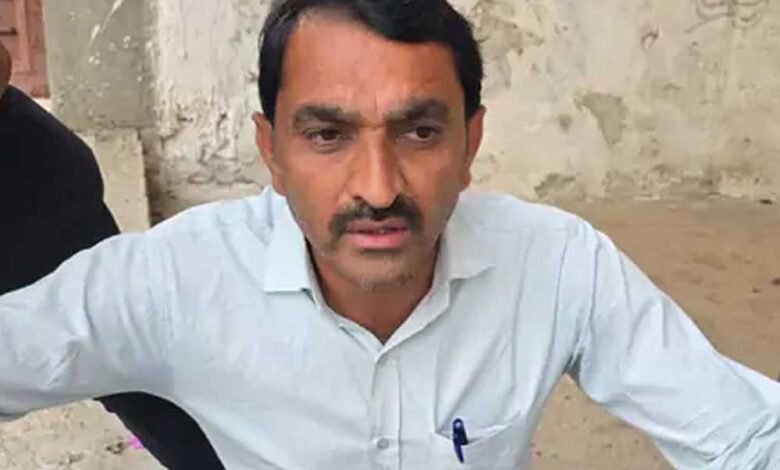 लोकायुक्त ने पंचायत सचिव को घूस लेते पकड़ा, मुख्यमंत्री आवास के नाम पर मिलने वाली किश्त 1 KSHITITECH 11A 46 1 KSHITITECH