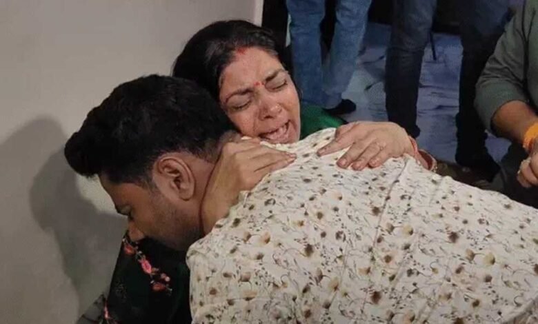 फूट-फूटकर रोया सोनम का भाई, राजा की मां के पकड़े पैर... कहा- मेरी बहन गुनाहगार 1 KSHITITECH 11A 61 1 KSHITITECH