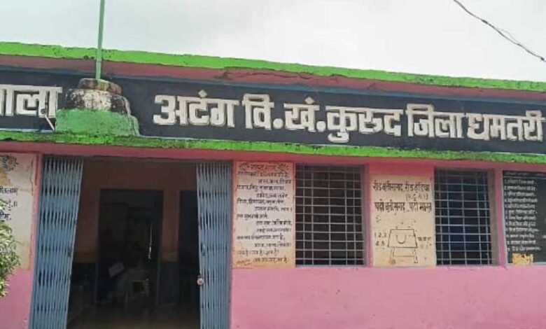 धमतरी के 133 स्कूलों से एकल शिक्षक का दर्जा हटा, हुई अन्य शिक्षकों की नियुक्ति 1 KSHITITECH 12A 60 1 KSHITITECH