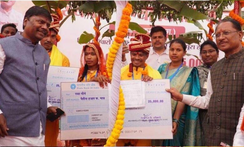 मुख्यमंत्री कन्या विवाह योजना से आत्मसमर्पित नक्सलियों और नक्सल पीड़ितों की नई जिंदगी की शुरुआत 1 KSHITITECH 14A 11 KSHITITECH