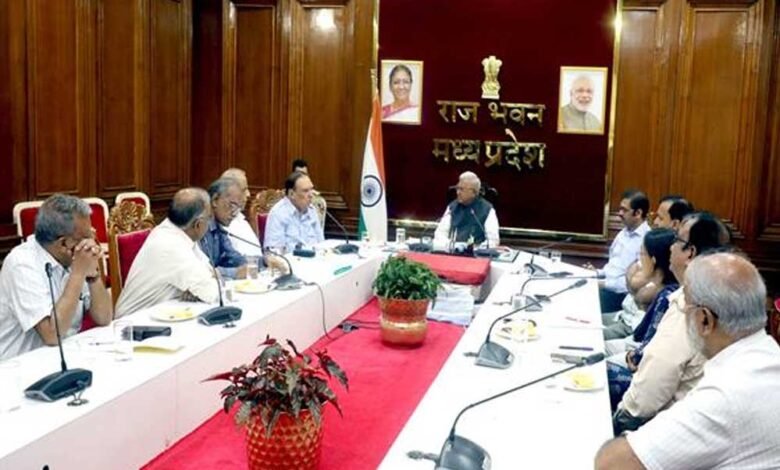 राज्यपाल पटेल से छत्तीसगढ़ में सिकल सेल के अनुभवी चिकित्सक की सौजन्य भेंट 1 KSHITITECH 16A 119 KSHITITECH