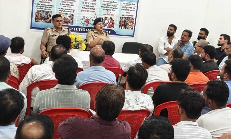 पीथमपुर में सभी ठेकेदारों को निर्देश अपने यहां काम करने वाले सभी कर्मचारियों का आधार कार्ड और पूरा बायोडाटा थाने में जमा करें 1 KSHITITECH 16A 83 1 KSHITITECH