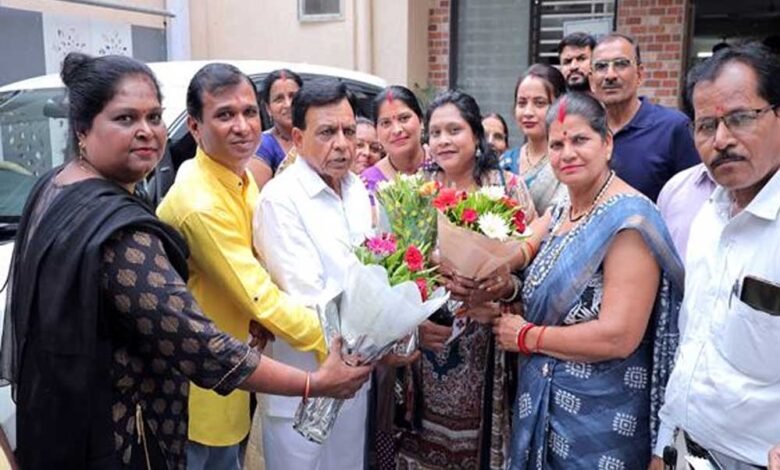 शराब दुकाने हटाये जाने पर एकतापुरी के रहवासियों ने उप मुख्यमंत्री श्री देवड़ा का जताया आभार 1 KSHITITECH 17A 107 1 KSHITITECH