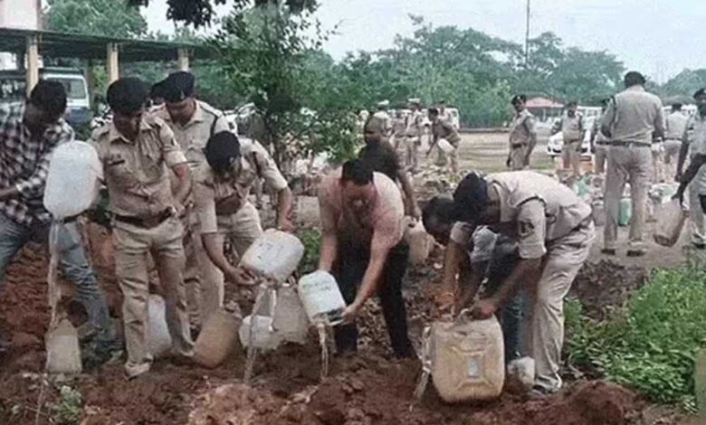 अवैध शराब पर चला बुलडोजर, पुलिस ने 16 लाख की अवैध शराब की नष्ट 1 KSHITITECH 20A 79 KSHITITECH