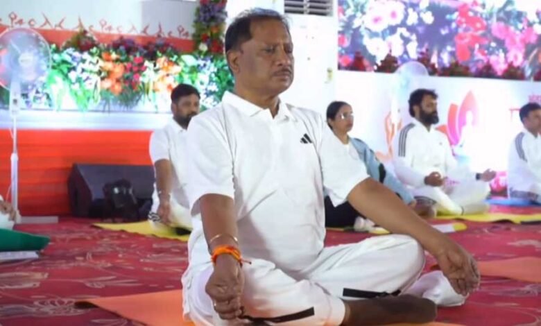 योग दिवस पर लोगों में दिखा गजब उत्साह, छत्तीसगढ़ के हर जिले में सुबह से योग को लेकर कार्यक्रम हुए 1 KSHITITECH 21A22 KSHITITECH