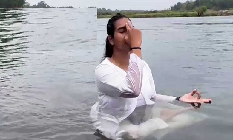 योग एक्सपर्ट श्वेता ने किया एक्वा योग, बताया सामान्य और पानी में योगाभ्यास में क्या अंतर 1 KSHITITECH 21A 131 KSHITITECH