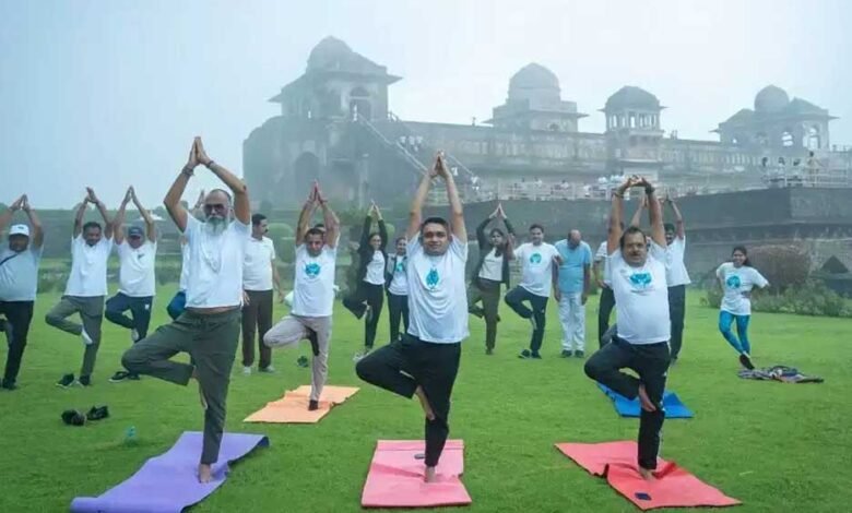 पर्यटन स्थलों पर साधकों ने की सामूहिक योग साधना 1 KSHITITECH 21A 155 KSHITITECH