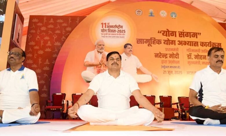 भोपाल में अटल पथ पर योग दिवस का हुआ आयोजन, सीएम बोले-योग भारत की प्राचीन परंपरा और आज की जरूरत 1 KSHITITECH 21A 3 KSHITITECH