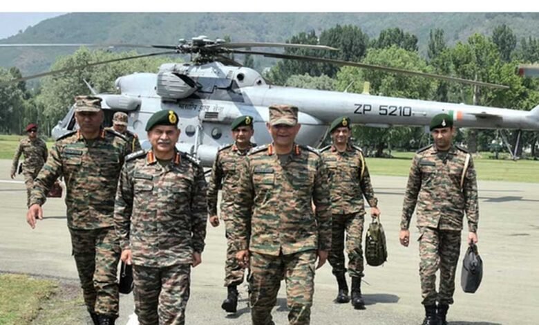 Amarnath Yatra से पहले जनरल द्विवेदी ने कश्मीर सुरक्षा ग्रिड का लिया जायजा, हाई-टेक तकनीक से बढ़ेगा निगरानी नेटवर्क 1 KSHITITECH 22A 104 KSHITITECH