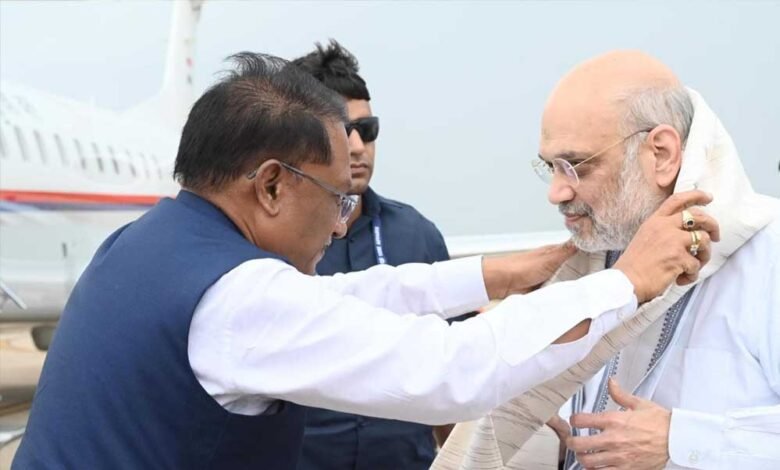 केंद्रीय गृह मंत्री श्री अमित शाह के छत्तीसगढ़ आगमन पर मुख्यमंत्री श्री विष्णुदेव साय ने स्वामी विवेकानंद एयरपोर्ट पर किया स्वागत 1 KSHITITECH 22A 136 KSHITITECH