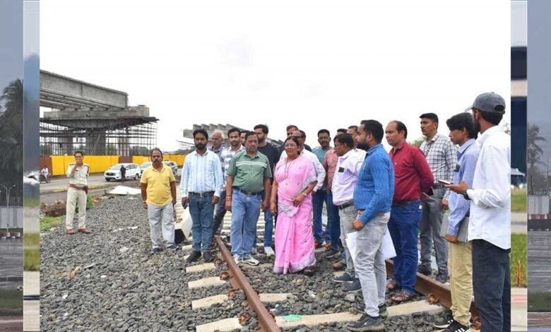 धार रेलवे स्टेशन का नाम राजा भोज पर होगा, केंद्रीयमंत्री सावित्री ठाकुर ने काम का निरीक्षण किया 1 KSHITITECH 22A 145 KSHITITECH