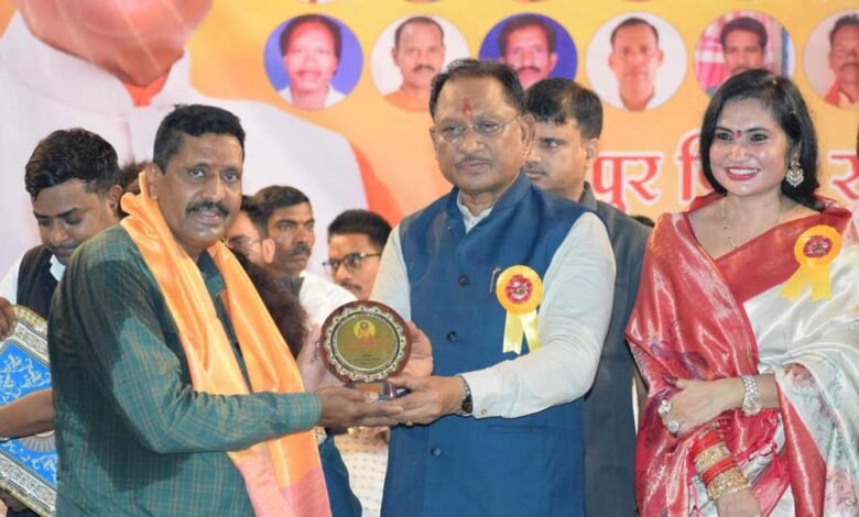 मुख्यमंत्री साय सर्व नाई सेन समाज के महासम्मेलन एवं प्रतिभा सम्मान समारोह में हुए शामिल 1 KSHITITECH 22A 2 1 KSHITITECH