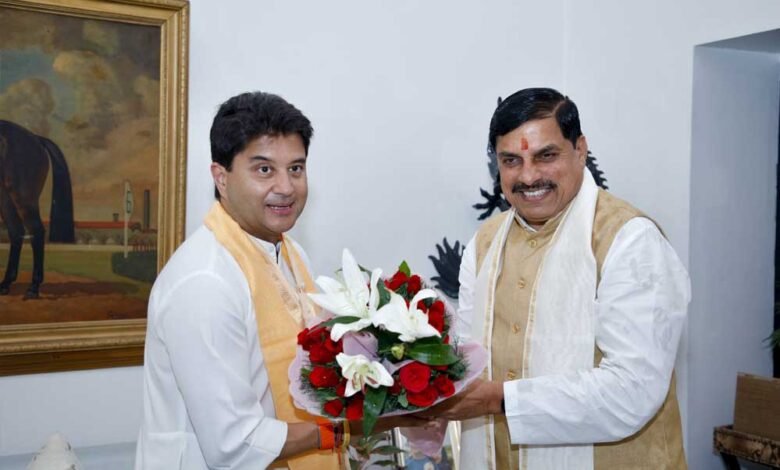 मुख्यमंत्री यादव ने आज मंत्री सिंधिया से उनके नई दिल्ली स्थित आवास पर आत्मीय की मुलाकात 1 KSHITITECH 23A 138 KSHITITECH