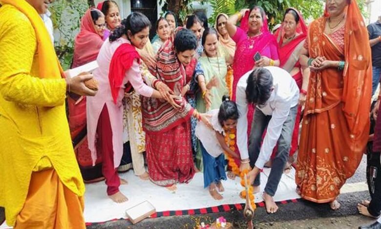राज्यमंत्री श्रीमती गौर ने गोविंदपुरा क्षेत्र में 70 लाख रुपए के विकास कार्यों का किया भूमि-पूजन 1 KSHITITECH 23A 144 1 KSHITITECH