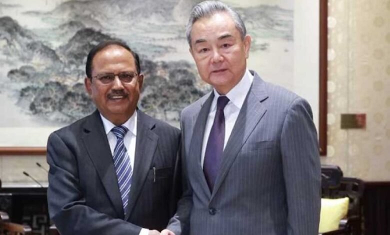 NSA अजीत डोभाल और चीनी विदेश मंत्री अजीत डोभाल की मुलाकात, भारत-PAK झड़प के बाद पहली बड़ी कूटनीतिक बैठक 1 KSHITITECH 24A 27 KSHITITECH