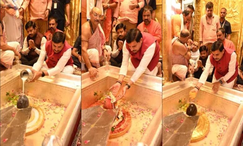 सीएम डॉ मोहन ने वाराणसी के काशी विश्वनाथ मंदिर में पूजा अर्चना करके प्रदेश वासियों की सुख और समृद्धि की कामना की 1 KSHITITECH 24A 72 KSHITITECH