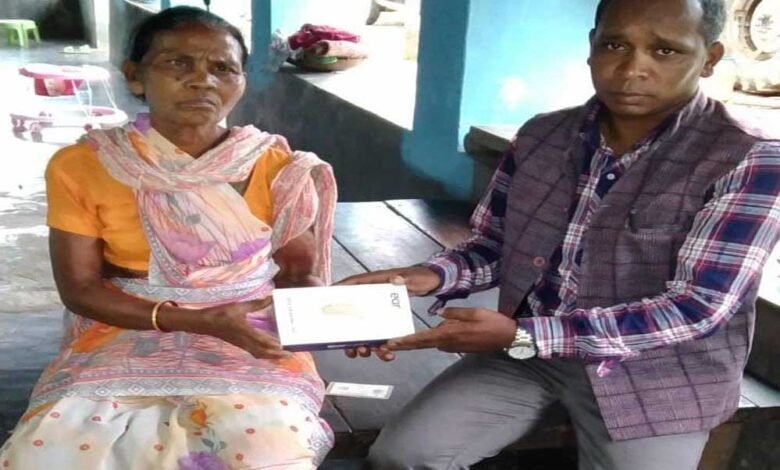 रायपुर : मुख्यमंत्री कैंप कार्यालय की पहल से श्रवण दोष पीड़ित बुंदा लकड़ा को मिला श्रवण यंत्र 1 KSHITITECH 24A 95 KSHITITECH