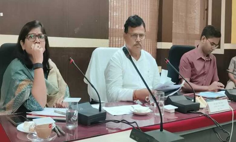 ऊर्जा मंत्री तोमर ने की उप नगर ग्वालियर के विकास कार्यों की समीक्षा 1 KSHITITECH 26A 27 1 KSHITITECH