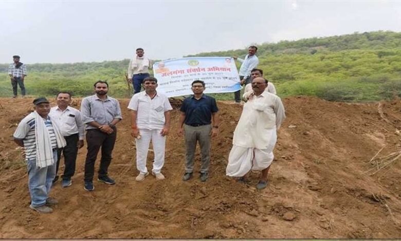 जल गंगा संवर्धन अभियान के तहत तालाब बनने से बढ़ेगा भू-जल स्तर 1 KSHITITECH 27A 141 KSHITITECH