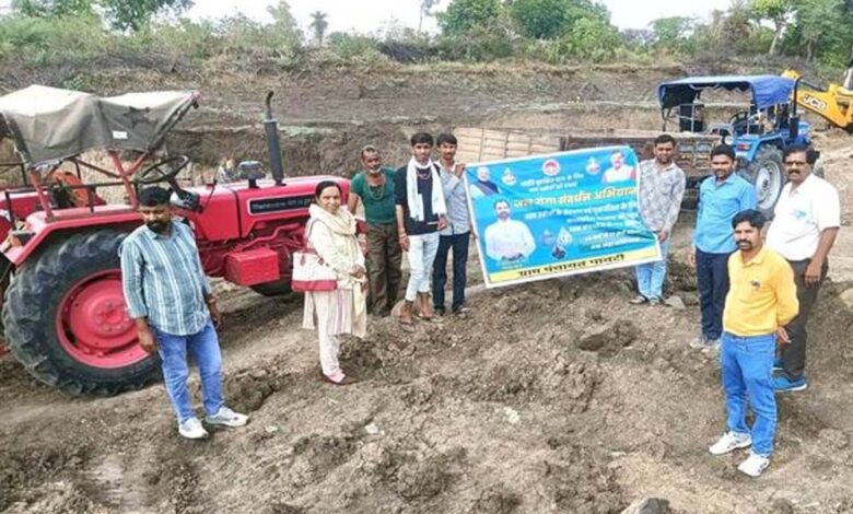 सांस्कृतिक और धार्मिक महत्व वाले तालाबों, जल स्रोतों तथा देवालयों में भी जल संरक्षण के कार्य भी किये जा रहे 1 KSHITITECH 2A 13 KSHITITECH
