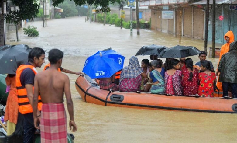 बाढ़-बारिश से पूर्वोत्तर में और बिगड़ेंगे हालात? अब तक 34 की मौत, ब्रह्मपुत्र का रौद्र रूप, आफत की चेतावनी 1 KSHITITECH 2A 32 KSHITITECH