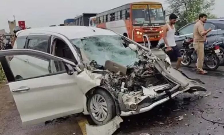 रामनगर में भीषण सड़क हादसा, ट्रक और अर्टिगा गाड़ी में आमने-सामने टक्कर 4 लोगों की मौत हो गई 1 KSHITITECH 2A 37 KSHITITECH