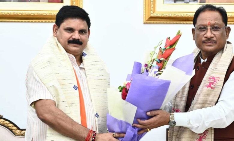 मुख्यमंत्री विष्णु देव साय से आज केन्द्रीय कोयला एवं खान राज्य मंत्री सतीश चन्द्र दुबे ने सौजन्य भेंट की 1 KSHITITECH 30A 56 1 KSHITITECH