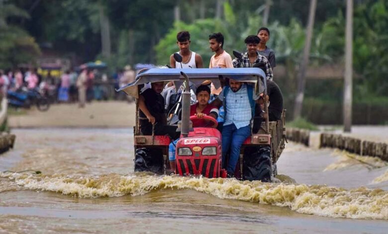 असम से मणिपुर तक बाढ़-बारिश का कोहराम, पूर्वोत्तर में 48 मौतें, 600 भूस्खलन, 1500 गांव जलमग्न 1 KSHITITECH 4A 15 KSHITITECH