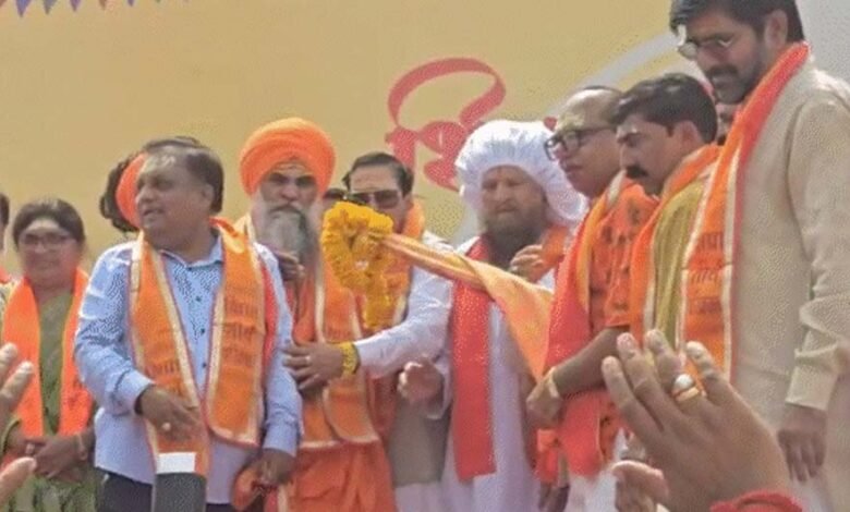 उज्जैन : शिप्रा तीर्थ परिक्रमा का शुभारंभ आज रामघाट से ध्वज पूजन के साथ हुआ 1 KSHITITECH 4A 34 KSHITITECH