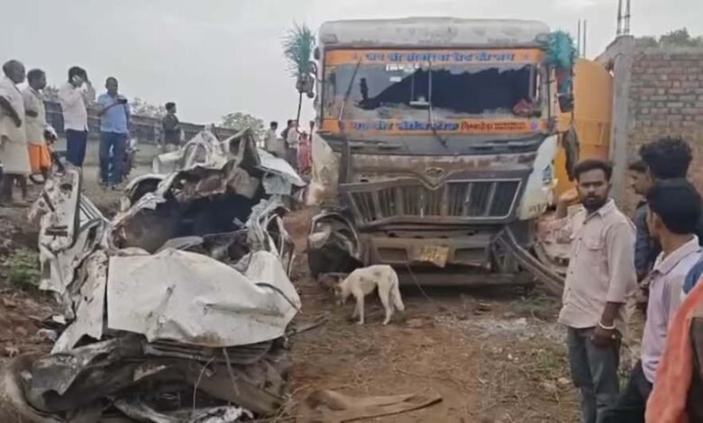 मेघनगर में हुआ बड़ा हादसा, शादी से लौट रही इको कार पर पलटा सीमेंट से लदा ट्रक; 9 की हुई मौत 1 KSHITITECH 4A 4 KSHITITECH