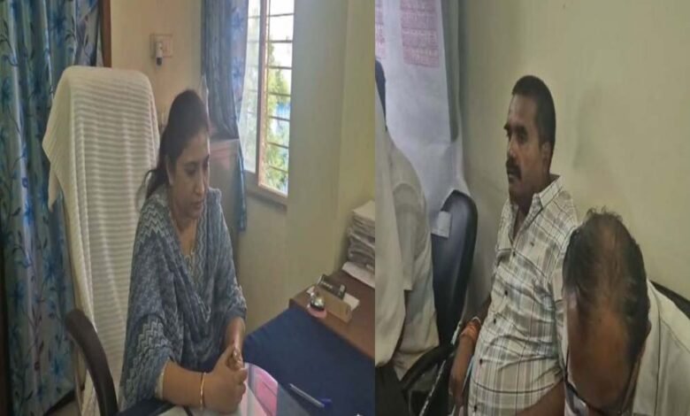 लोकायुक्त ने आरटीओ और एजेंट को 10 हजार की रिश्वत लेते पकड़ा, 30 हजार की थी डिमांड 1 KSHITITECH 5A 36 KSHITITECH