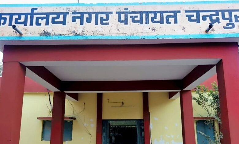 अगर आप चंद्रपुर आ रहे हो तो हो जाए सावधानचंद्रपुर बना ‘जामपुर’ ..धार्मिक नगरी अब प्रशासन की लापरवाही की शिकार, व्यापार चौपट, मरीज बेहालजाम ने ली चंद्रपुर के एक 4 वर्षीय मासूम की जान..जाम में फंसी रही एम्बुलेंस 1 KSHITITECH IMG 20250606 WA0073 KSHITITECH