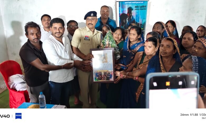 जांजगीर-चांपा पुलिस की 'सजग नागरिक, सख्त प्रहरी' पहल: पामगढ़ थाना के ग्राम सेवाई में जन चौपाल का आयोजन 1 KSHITITECH IMG 20250622 WA0073 KSHITITECH