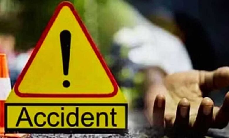 अकोला में कार रेलिंग तोड़कर पुल से नीचे गिरी, कार सवार दो लोग बचे, 3 की मौत 1 KSHITITECH accident 64 2 KSHITITECH