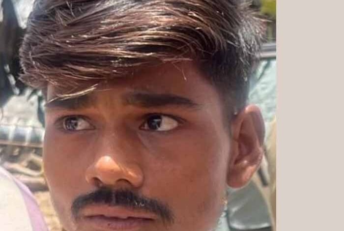 आनंद कुर्मी अपने पैतृक गांवबसाहरी में अपने रिश्तेदार के घर रुक था, राजा रघुवंशी हत्याकांड का था आरोपी, हुआ अरेस्ट 1 KSHITITECH annd kurmi KSHITITECH