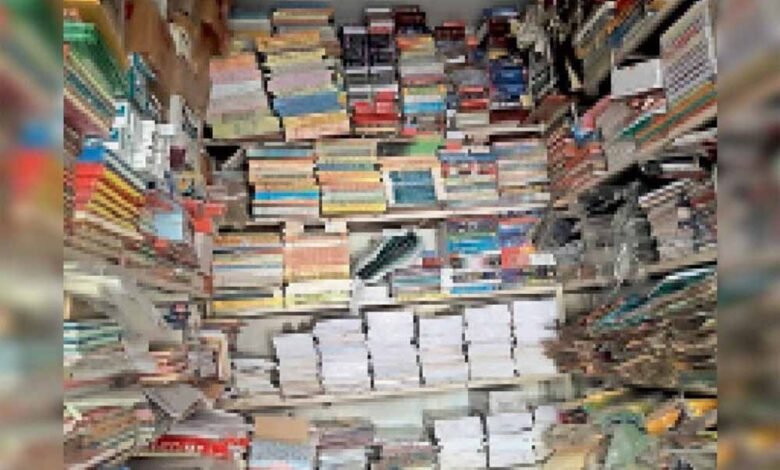 ग्वालियर में किताबों पर 10%, यूनिफार्म पर 15% डिस्काउंट, एडमिशन से पहले दुकानों पर मिलेगी पुस्तक मेला वाली छूट 1 KSHITITECH book1 KSHITITECH