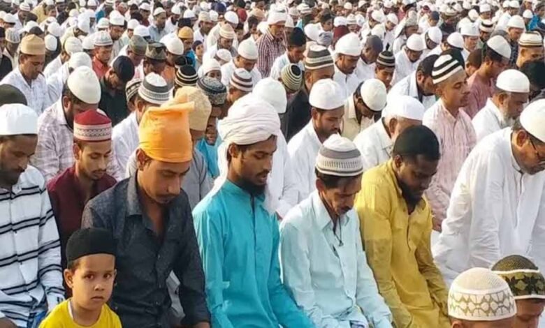 संभल में बकरीद का पर्व पूरी अकीदत और शांति के साथ मनाया गया 1 KSHITITECH eid02 KSHITITECH