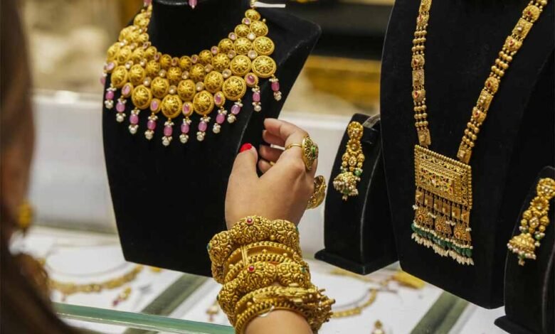 सोने की कीमत बढ़कर करीब 97,000 रुपए हुई, चांदी एक लाख रुपए के पार 1 KSHITITECH gold1 KSHITITECH