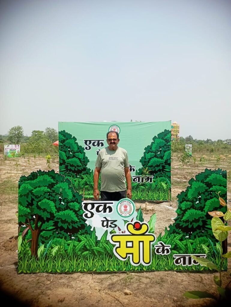 कोरबा जिला: पर्यावरण प्रेम की नई मिसाल, सेवानिवृत्त बसंत तिवारी की 'वृक्ष सेवा' 2 KSHITITECH img 20250605 wa01374167836925309236089 KSHITITECH
