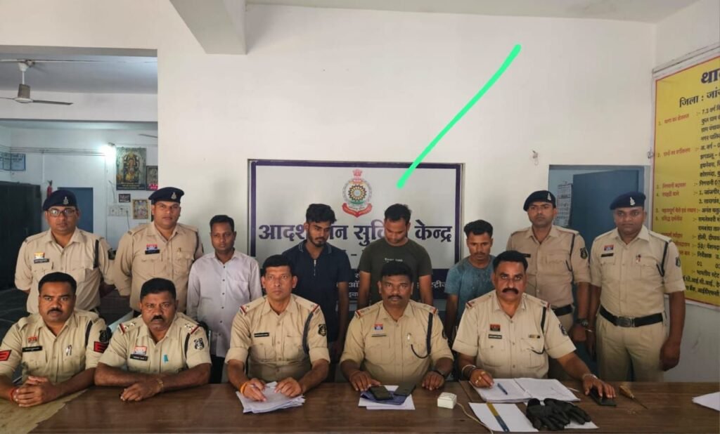 चोरी के आरोप में आरक्षक शशिकांत कश्यप सेवा से बर्खास्त नए एसपी विजय कुमार पाण्डेय के आने के बाद लगातार हो रही रही कार्यवाही जारी 3 KSHITITECH img 20250606 wa00552664218676165338791 KSHITITECH