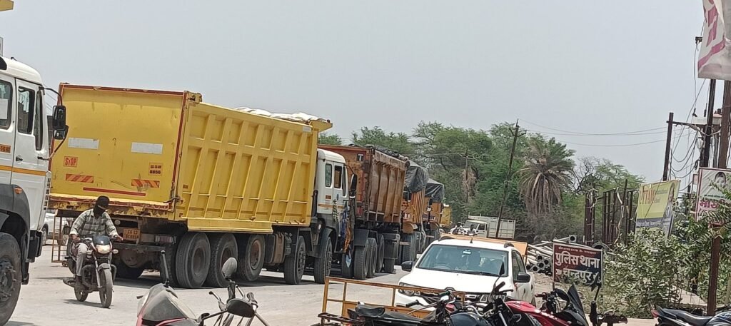 अगर आप चंद्रपुर आ रहे हो तो हो जाए सावधानचंद्रपुर बना ‘जामपुर’ ..धार्मिक नगरी अब प्रशासन की लापरवाही की शिकार, व्यापार चौपट, मरीज बेहालजाम ने ली चंद्रपुर के एक 4 वर्षीय मासूम की जान..जाम में फंसी रही एम्बुलेंस 7 KSHITITECH img 20250606 wa0080208540225991779628 KSHITITECH