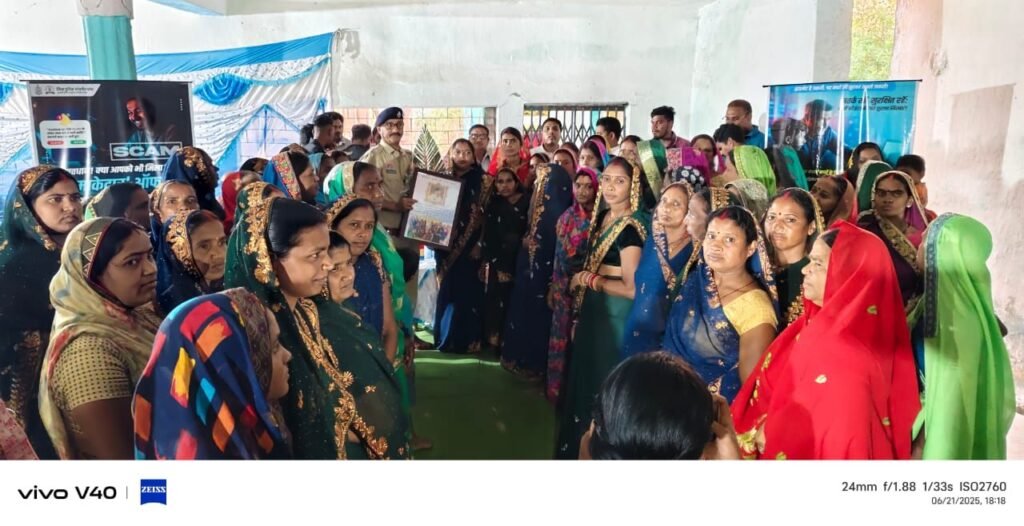 जांजगीर-चांपा पुलिस की 'सजग नागरिक, सख्त प्रहरी' पहल: पामगढ़ थाना के ग्राम सेवाई में जन चौपाल का आयोजन 3 KSHITITECH img 20250622 wa00725852929843338210528 KSHITITECH