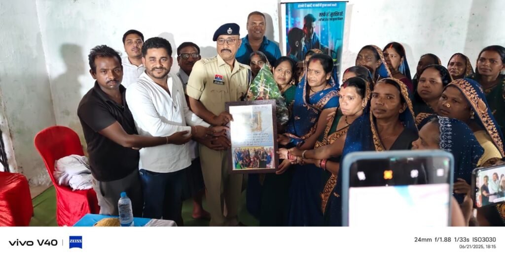 जांजगीर-चांपा पुलिस की 'सजग नागरिक, सख्त प्रहरी' पहल: पामगढ़ थाना के ग्राम सेवाई में जन चौपाल का आयोजन 2 KSHITITECH img 20250622 wa00732506702421772204938 KSHITITECH