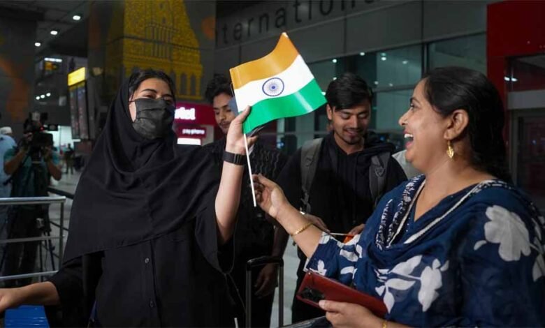 ईरान ने भारतीय छात्रों की निकासी के लिए अपने बंद हवाई क्षेत्र को विशेष रूप से भारत के लिए खोलने का किया फैसला 1 KSHITITECH iran ind stu1 KSHITITECH